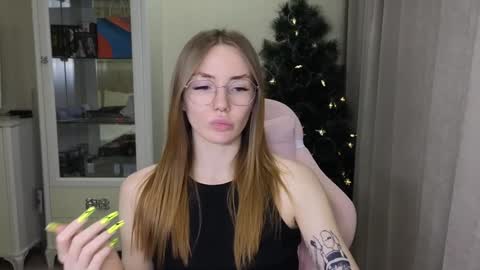 Snapshot of littlevildevil chatting on December 12, 2:22 pm Eliana online show from December 12, 2:22 pm