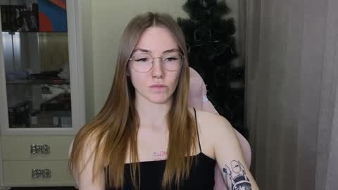 Snapshot of littlevildevil chatting on December 20, 2:38 pm Eliana online show from December 20, 2:38 pm
