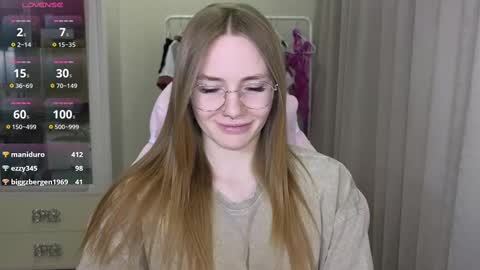 Snapshot of littlevildevil chatting on February 22, 1:24 pm Eliana online show from February 22, 1:24 pm