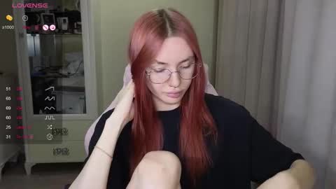 Snapshot of littlevildevil chatting on November 1, 10:17 am Eliana online show from November 1, 10:17 am