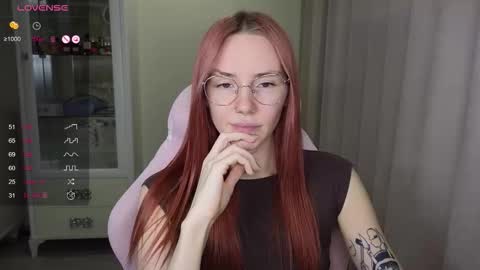 Snapshot of littlevildevil chatting on November 6, 10:49 am Eliana online show from November 6, 10:49 am