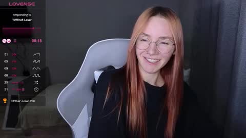 Snapshot of littlevildevil chatting on December 2, 10:42 am Eliana online show from December 2, 10:42 am