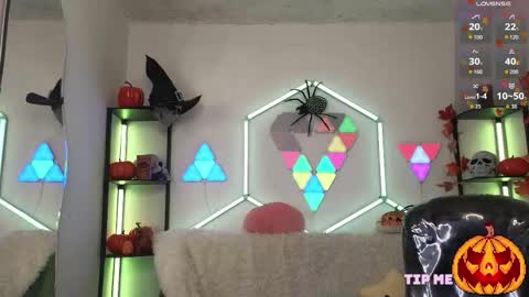 littlevixen18 online show from October 23, 1:54 pm