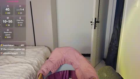 nana online show from February 21, 10:28 am