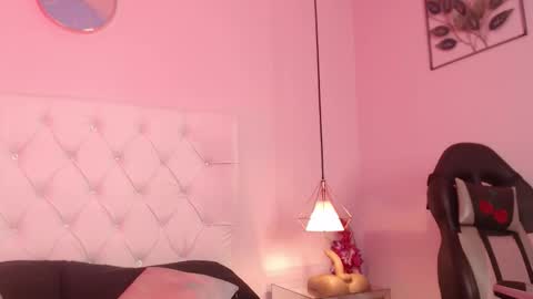 Nicky online show from February 24, 7:45 pm