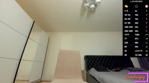 Snapshot of liveclassjay chatting on December 6, 3:30 am jay online show from December 6, 3:30 am