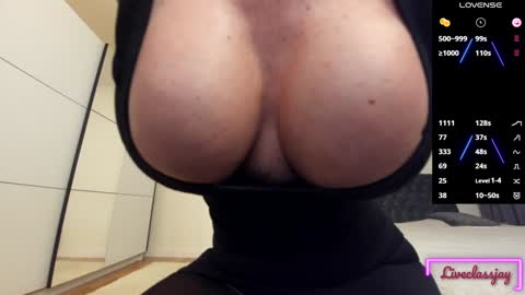 Snapshot of liveclassjay chatting on December 9, 12:01 am jay online show from December 9, 12:01 am