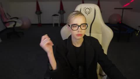 Sheryl online show from December 15, 11:14 am