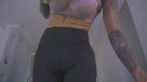 Snapshot of livestream18x chatting on February 23, 7:17 pm Emily R online show from February 23, 7:17 pm