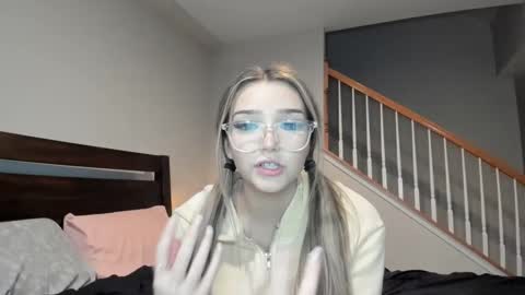 Snapshot of livvywinters chatting on December 17, 4:56 am Livvy online show from December 17, 4:56 am