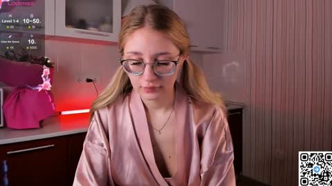 Snapshot of livyybosom chatting on February 2, 4:43 pm My name is Livy Nice to meet you Thumbs up please its important online show from February 2, 4:43 pm