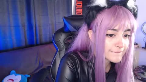 Snapshot of liz_beths chatting on November 15, 11:43 pm Elizabeth online show from November 15, 11:43 pm