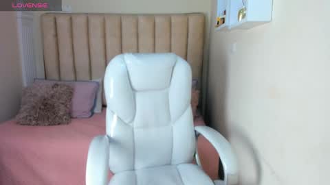 Snapshot of liz_bohemia chatting on March 12, 12:10 am LIZ online show from March 12, 12:10 am