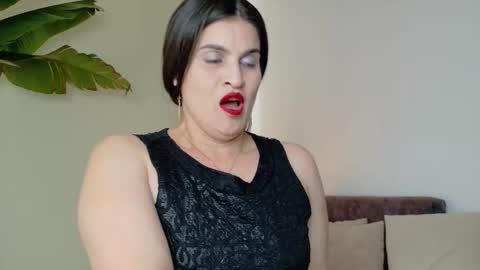 liz online show from October 25, 6:13 pm