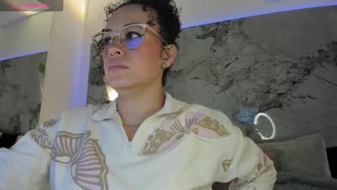 Liz  online show from December 17, 10:54 am