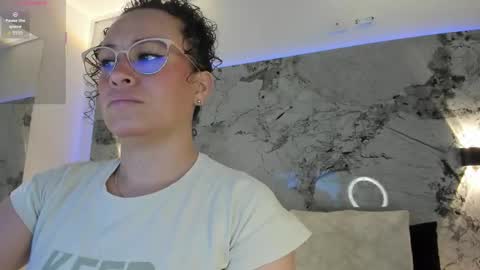 Liz  online show from December 22, 10:45 am