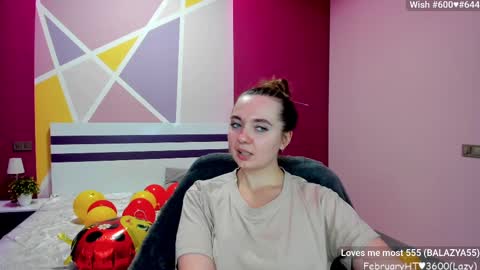 Snapshot of lizaghost chatting on February 10, 3:32 pm Girl next door online show from February 10, 3:32 pm