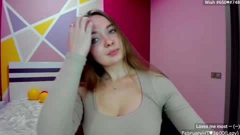 Snapshot of lizaghost chatting on February 24, 12:37 pm Girl next door online show from February 24, 12:37 pm