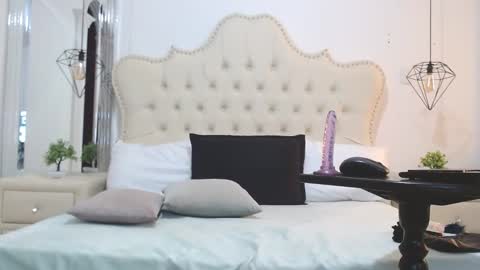 Snapshot of lizandjuan chatting on February 24, 9:52 pm lizANDjuan online show from February 24, 9:52 pm