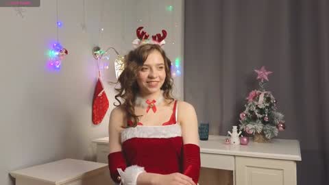 Snapshot of lizbethbiers chatting on December 25, 3:08 am Hello there im Amelia Im new here Lets have fun online show from December 25, 3:08 am