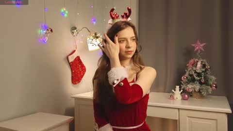 Snapshot of lizbethbiers chatting on December 27, 3:42 am Hello there im Amelia Im new here Lets have fun online show from December 27, 3:42 am