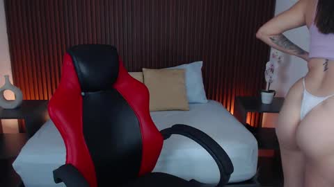 Snapshot of lizowenn_ chatting on January 8, 12:37 pm LIZETH online show from January 8, 12:37 pm