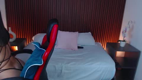 Snapshot of lizowenn_ chatting on March 7, 2:56 pm LIZETH online show from March 7, 2:56 pm