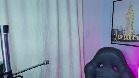 Lizz  online show from December 30, 11:59 am