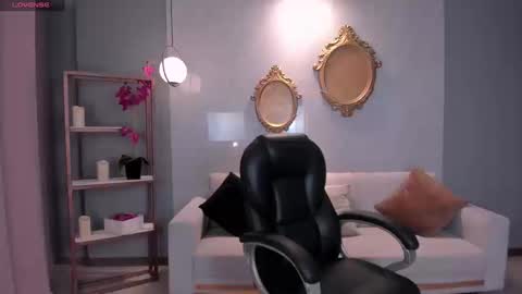 Snapshot of lizzhamilton_ chatting on September 15, 8:42 pm Lizzi online show from September 15, 8:42 pm