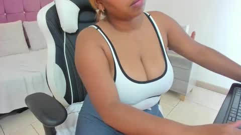 lizzie_williamss online show from March 19, 2:59 am