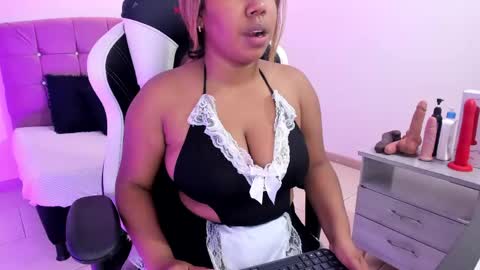 lizzie_williamss online show from April 14, 3:01 am