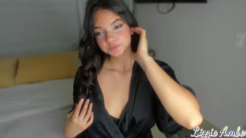 Snapshot of lizzieamber chatting on December 10, 6:22 am lizzieamber online show from December 10, 6:22 am