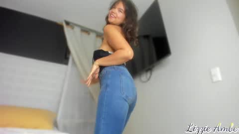 Snapshot of lizzieamber chatting on December 28, 8:26 am lizzieamber online show from December 28, 8:26 am