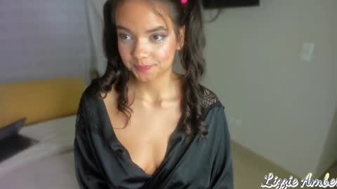 Snapshot of lizzieamber chatting on December 29, 8:22 am lizzieamber online show from December 29, 8:22 am