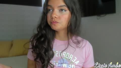 Snapshot of lizzieamber chatting on January 10, 12:15 pm lizzieamber online show from January 10, 12:15 pm