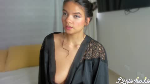 Snapshot of lizzieamber chatting on January 14, 11:31 am lizzieamber online show from January 14, 11:31 am