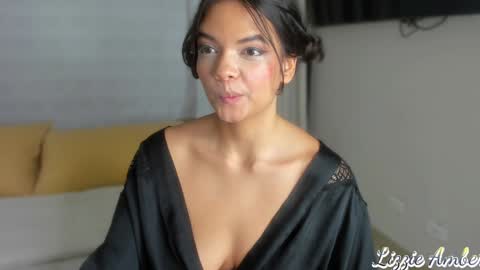 Snapshot of lizzieamber chatting on January 22, 10:18 am lizzieamber online show from January 22, 10:18 am