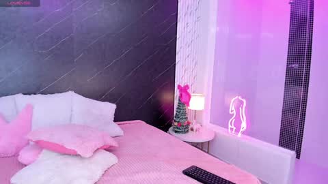 I am Lizz online show from December 16, 12:06 pm