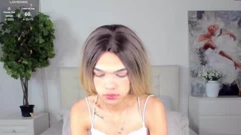 lizzydelrey online show from April 4, 1:15 am