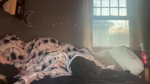 Snapshot of lizzyylovesick chatting on February 28, 4:53 pm lizzybunny online show from February 28, 4:53 pm