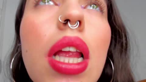 Snapshot of llanna_ chatting on February 19, 7:06 am Llanna online show from February 19, 7:06 am