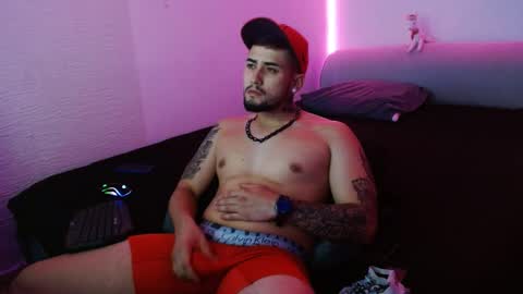 lliamm 2 online show from January 25, 12:47 pm