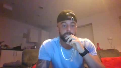 Snapshot of llleeeooonnn69 chatting on December 17, 6:03 pm Leon online show from December 17, 6:03 pm