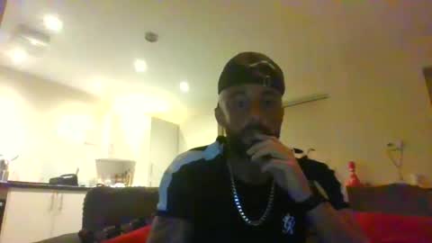 Snapshot of llleeeooonnn69 chatting on December 18, 6:58 pm Leon online show from December 18, 6:58 pm