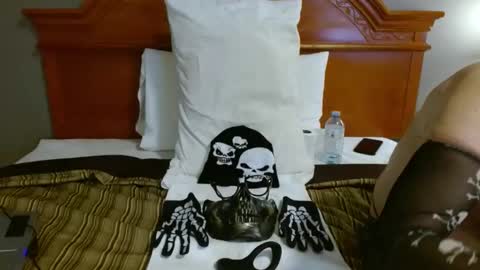 Snapshot of lnsideher69 chatting on October 29, 11:39 pm John online show from October 29, 11:39 pm