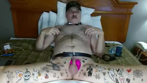 Snapshot of lnsideher69 chatting on November 3, 12:46 am John online show from November 3, 12:46 am