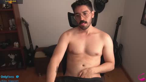 Snapshot of lobito_blanco97 chatting on October 3, 4:15 pm Lobito blanco Thefckingwolf main account online show from October 3, 4:15 pm
