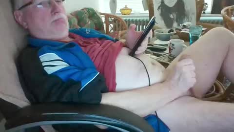 Snapshot of loewe39238 chatting on January 3, 2:40 pm loewe39238 online show from January 3, 2:40 pm