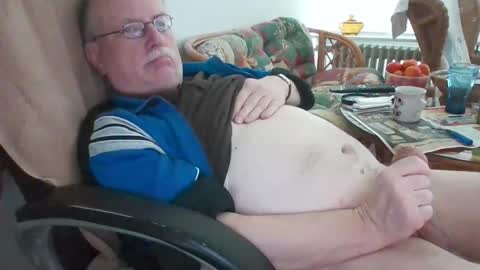 Snapshot of loewe39238 chatting on February 16, 8:10 am loewe39238 online show from February 16, 8:10 am