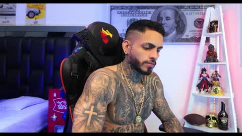 Snapshot of logan_hugh8 chatting on December 22, 5:21 pm logan_hugh8 online show from December 22, 5:21 pm